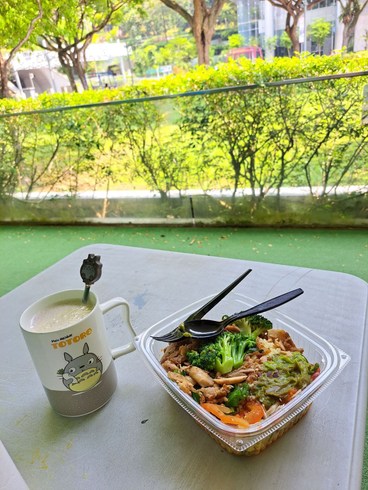 Lovely lunch – Stuff’d chicken daily bowl with avocado&nbsp;😋🌶