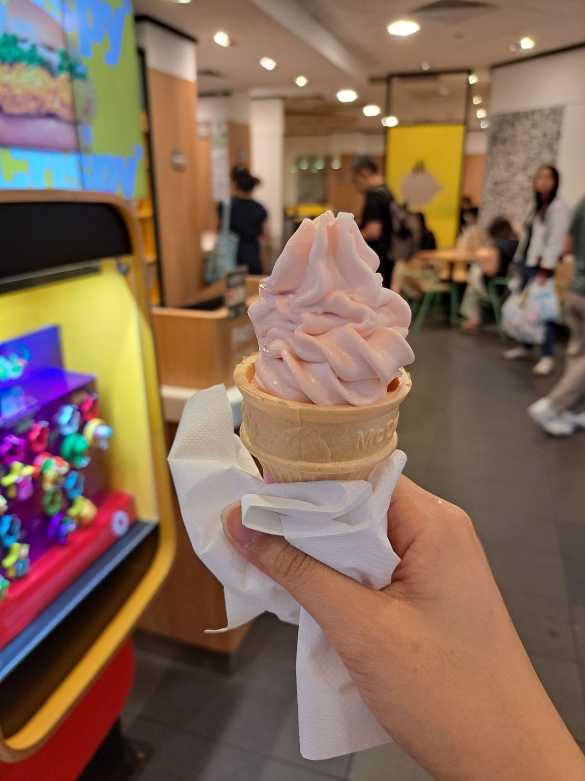 Mcdonald’s Strawberry Bliss Sundae & A story of&nbsp;snail🍦🍓🐌