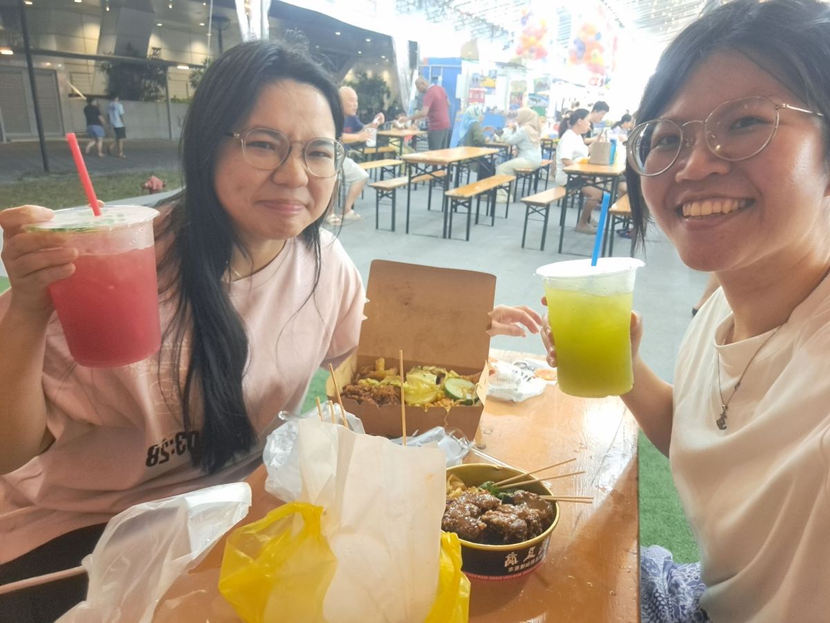 Dinner with Jean at Punggol pasar&nbsp;malam🤤